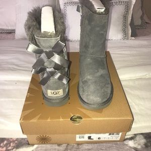 Bailey Bow Gray Uggs!